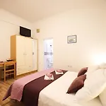 Apartment And Rooms Cvita